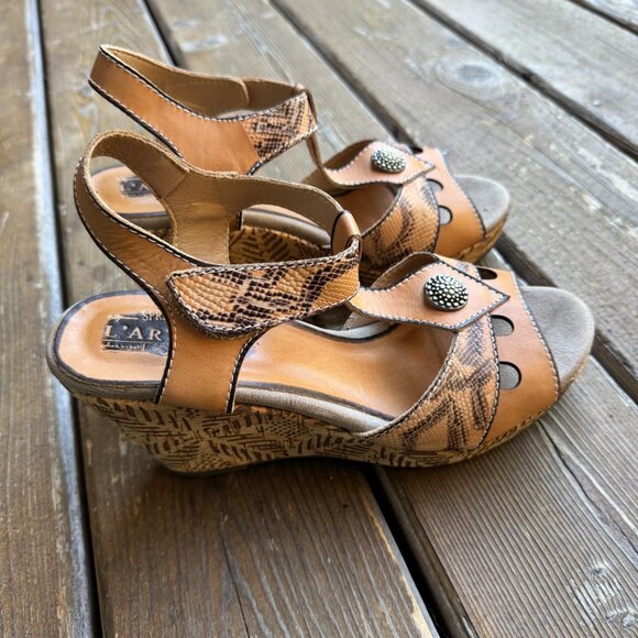Like New L'Artiste Nicolasa Comfort High Wedge Sandal in Women's 40/US 9 - Picture 2 of 13